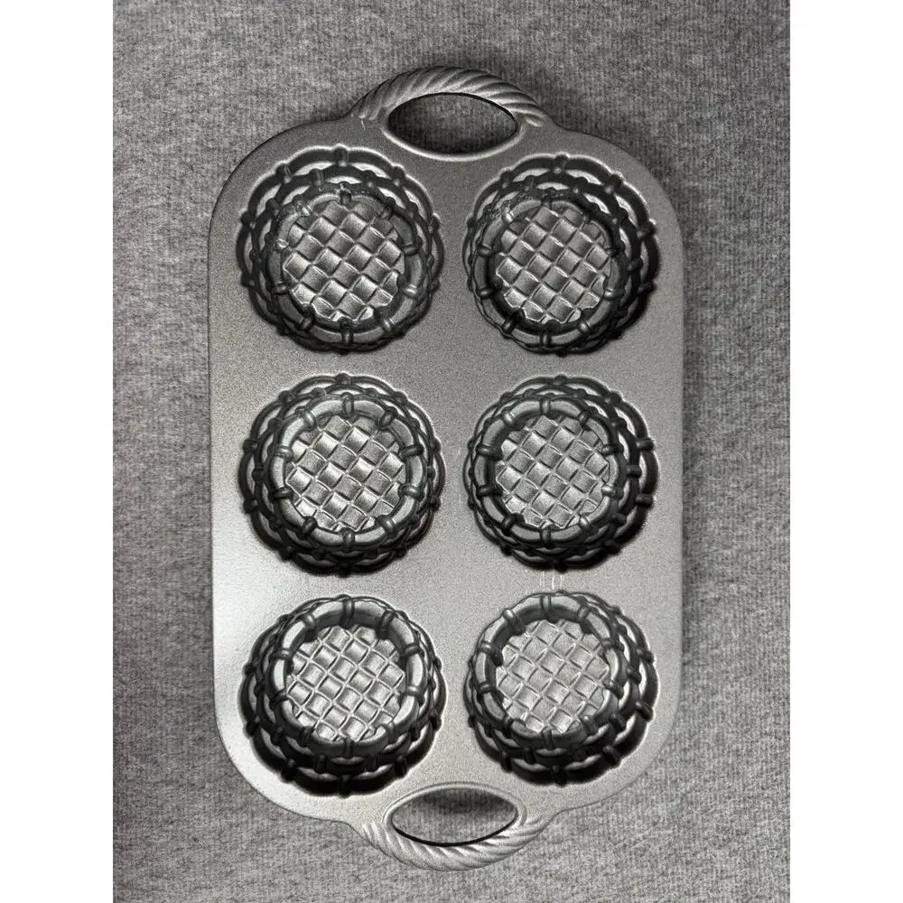Shortcake Baskets Cake Pan by Nordic Ware Makes 6 Cakes 3 Cups / .7L- Used Once!